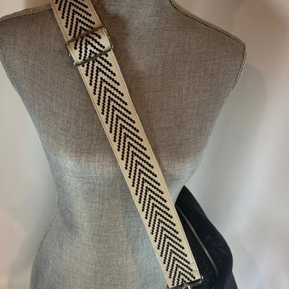 Latico Callie Leather Embossed Black Crossbody Sling Bag/Extra Patterned Strap - Picture 4 of 16